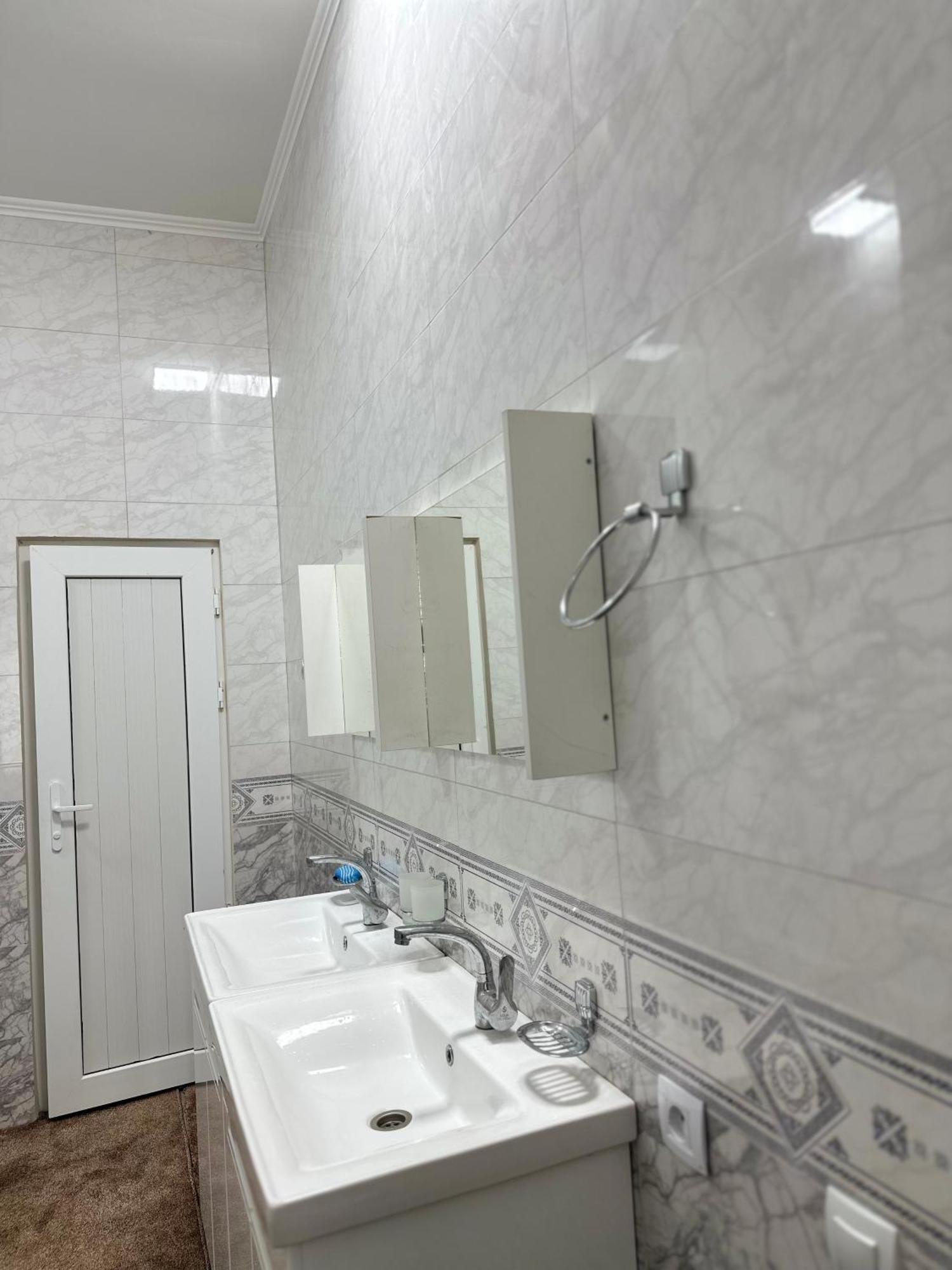 Sunny Hostel Osh Ngoại thất bức ảnh