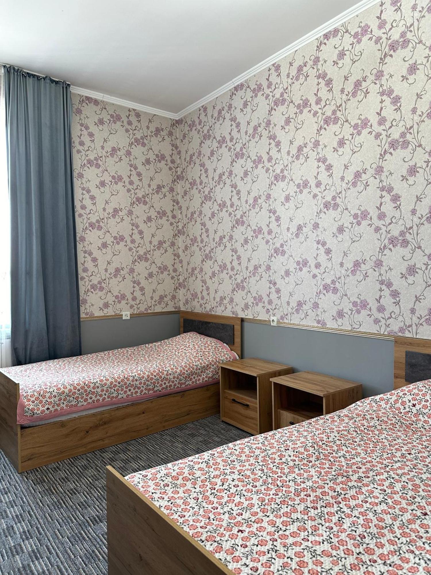 Sunny Hostel Osh Ngoại thất bức ảnh